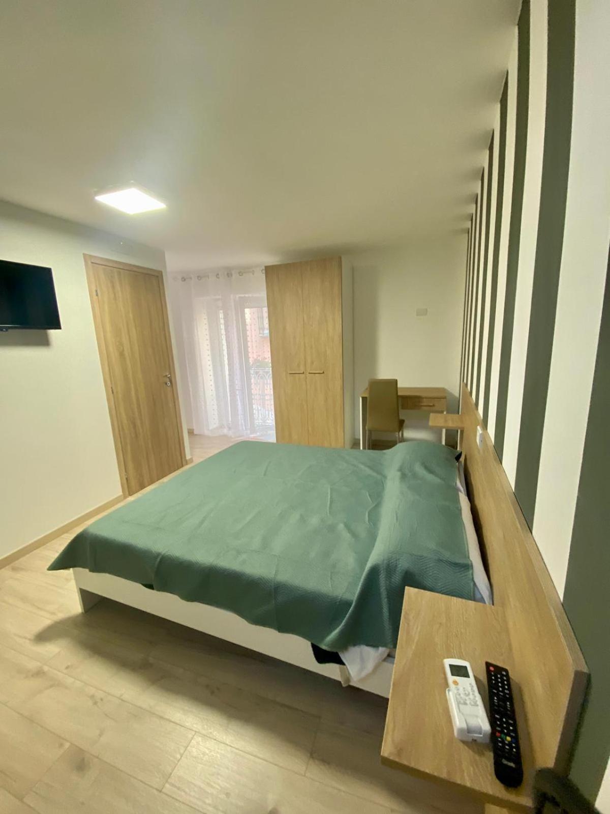 Lifehouse Apartment *